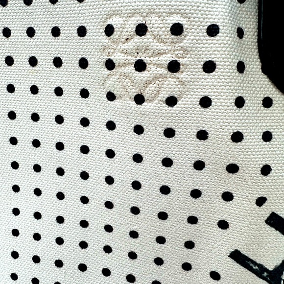 💕🔥LOEWE T BUCKET BAG🔥💕 - Picture 3 of 12